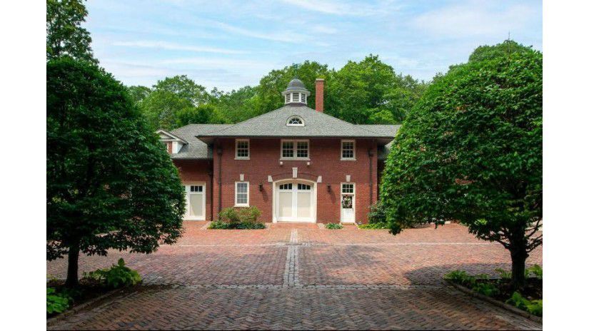 Carriage house